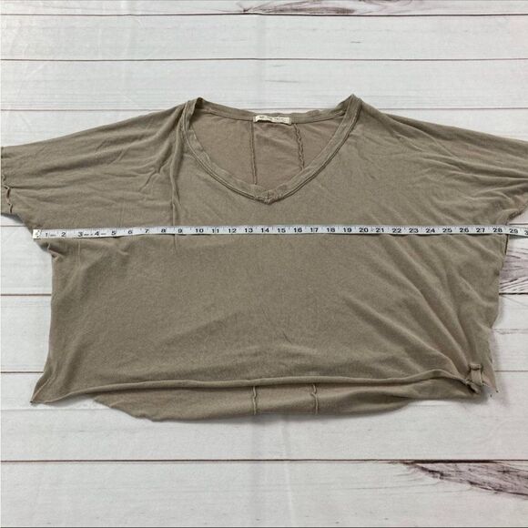 We The Free Womens Beige Long Sleeve V-Neck Tee Oversize Crop Top Small - Picture 6 of 7